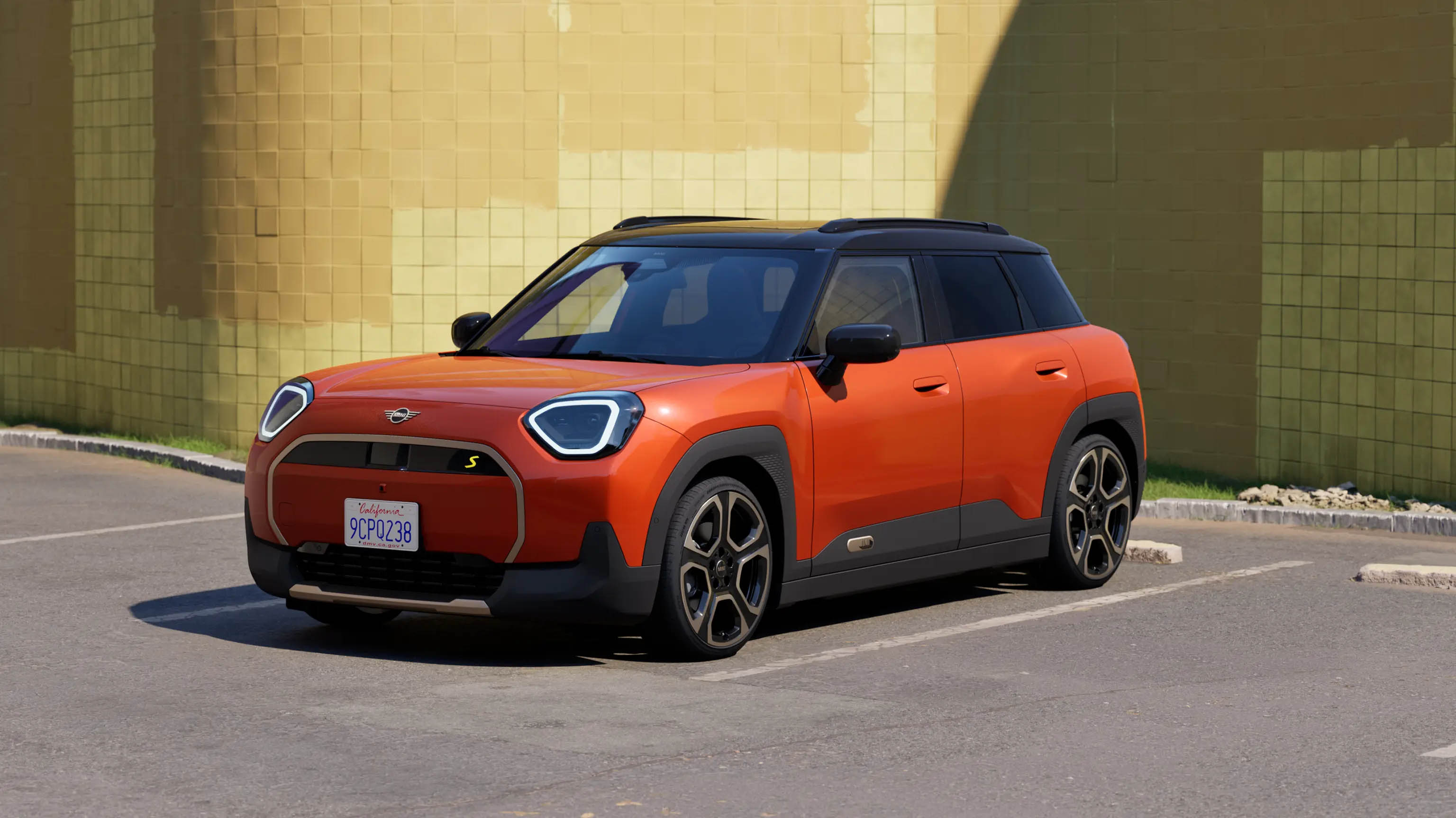 Visiškai elektrinis MINI Aceman - žvilgtelėkite - vaizdo įrašas